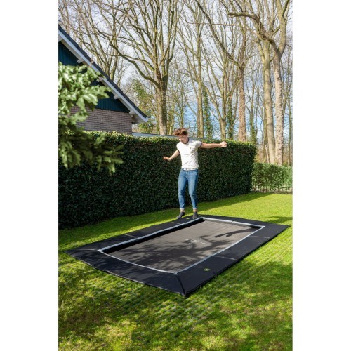 EXIT Dynamic iebūvējams batuts 244x427 cm ar Freezone drošības flīzēm, melns