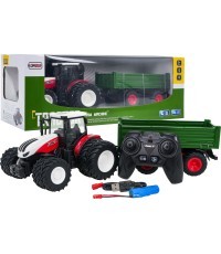 Sarkans tālvadības traktors ar zaļu puspiekabi
