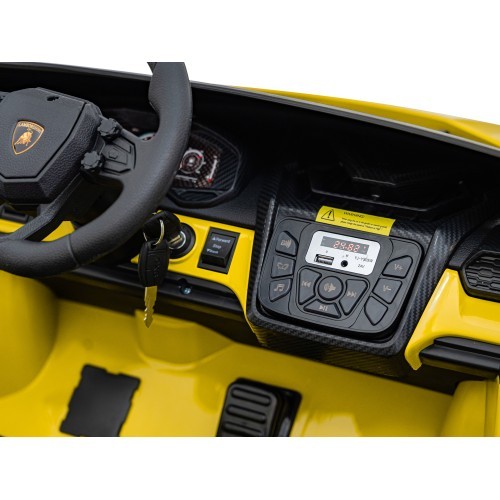 Электромобиль Lamborghini Revuelto XL, жёлтый