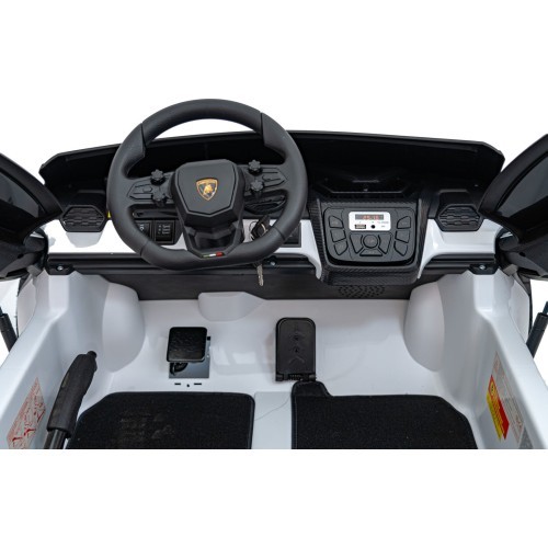 Lamborghini Revuelto XL STRONG White vehicle