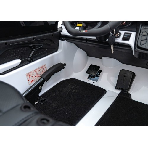 Lamborghini Revuelto XL STRONG balts elektromobilis