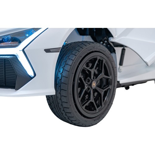 Lamborghini Revuelto XL STRONG White vehicle