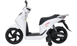 Детский электрический мотороллер Honda SH125I, белый