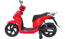 Elektriskais motorollers Honda SH125i Red
