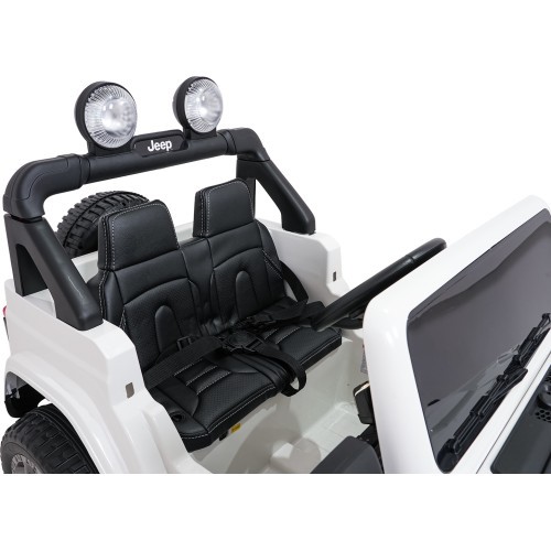 Jeep Wrangler Rubicon LIFT White Vehicle