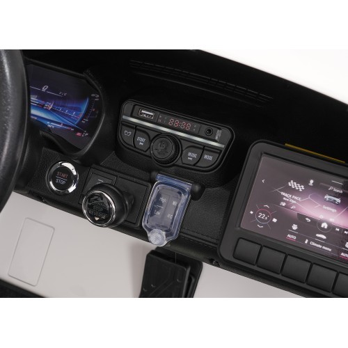 Elektromobilis Mercedes Benz GT63 AMG balts