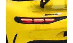 Elektromobilis Mercedes Benz GT63 AMG, dzeltens