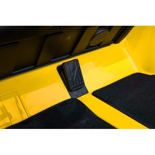 Elektromobilis Mercedes Benz GT63 AMG, dzeltens
