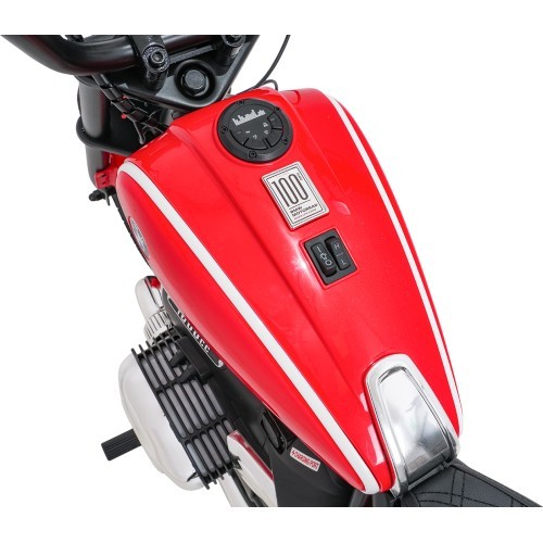 Vehicle Motor BMW R18 Red