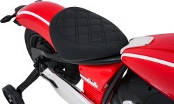 Elektriskais motocikls BMW R18, sarkans
