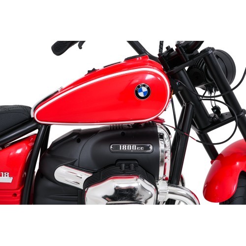 Elektriskais motocikls BMW R18, sarkans