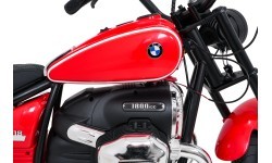 Elektriskais motocikls BMW R18, sarkans