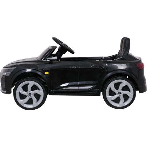 Elektromobilis Audi SQ8, melns