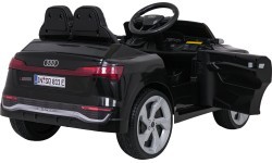 Elektromobilis Audi SQ8, melns