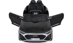 Elektromobilis Audi SQ8, melns