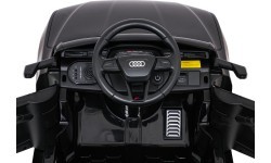 Elektromobilis Audi SQ8, melns