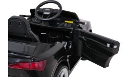 Elektromobilis Audi SQ8, melns