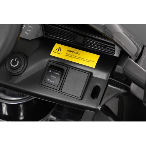 Elektromobilis Audi SQ8, melns