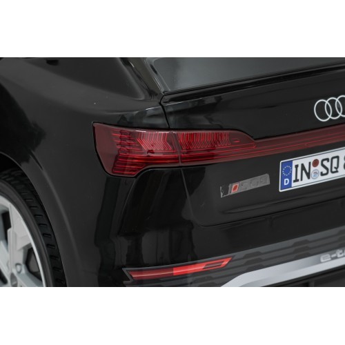 Электромобиль Audi SQ8, черный