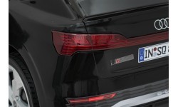 Электромобиль Audi SQ8, черный