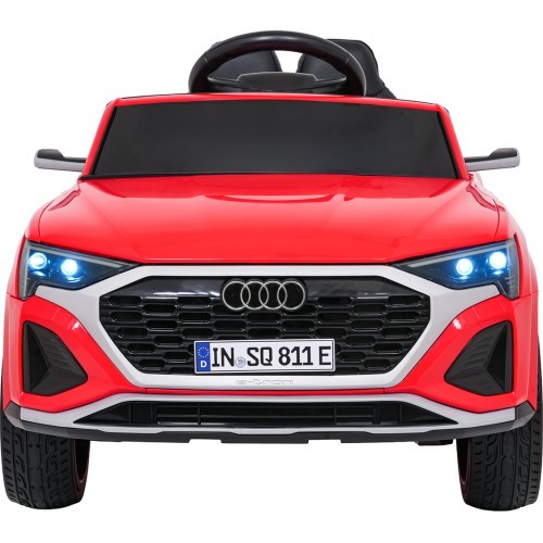 Электромобиль Audi SQ8, красный