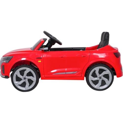 Elektromobilis Audi SQ8, sarkans