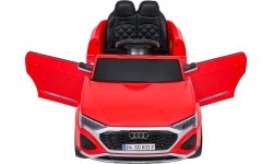 Elektromobilis Audi SQ8, sarkans