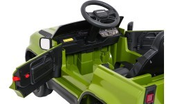 Land Rover Defender zaļš elektromobilis bērniem