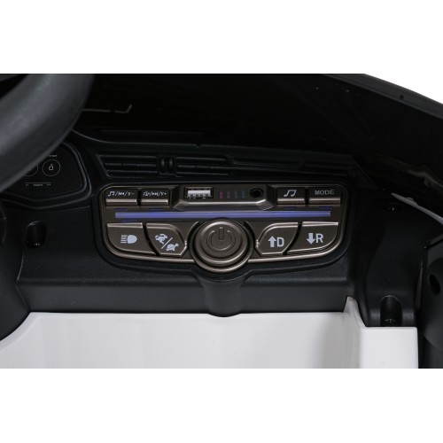 Elektromobilis Audi RS6 Avant GT balts