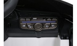 Vehicle Audi RS6 Avant GT White