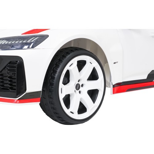 Vehicle Audi RS6 Avant GT White