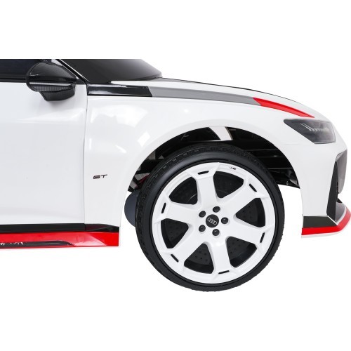 Vehicle Audi RS6 Avant GT White