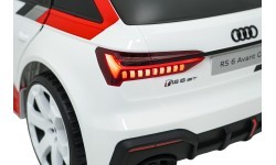 Elektromobilis Audi RS6 Avant GT balts