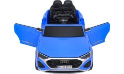 Электромобиль Audi SQ8, синий