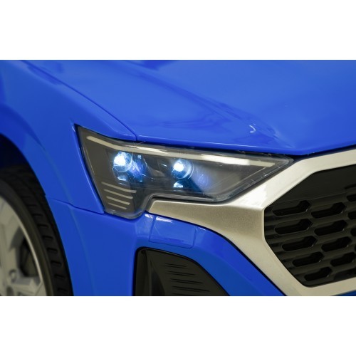 Электромобиль Audi SQ8, синий