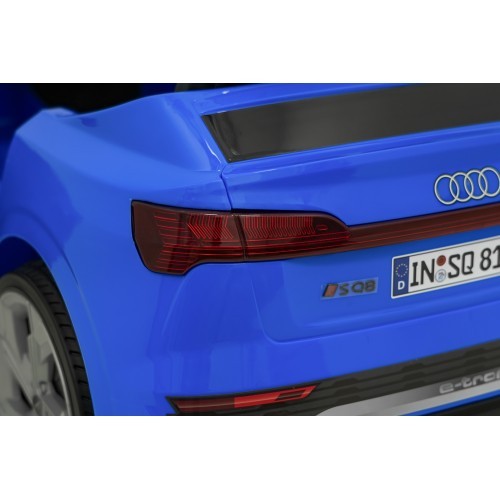 Elektromobilis Audi SQ8, zils