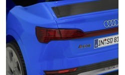Elektromobilis Audi SQ8, zils