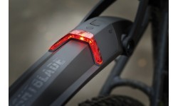 Aizmugurējais spārns 26-29" SKS Nightblade ar LED aizmugurējo lukturi
