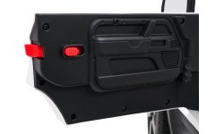 Электромобиль Land Rover Defender, белый