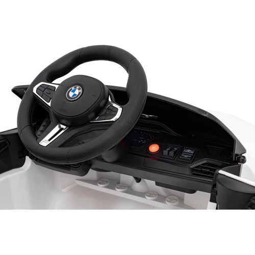 Elektromobilis BMW M4, balts