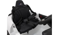Elektromobilis BMW M4, balts