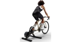 Wahoo KICKR Core 2 Trainer + Zwift Cog/Click