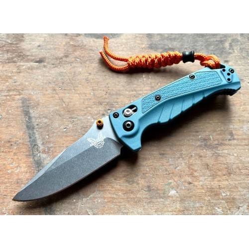 Benchmade 18065 Mini Adira saliekams nazis, MagnaCut, Blue Grivory