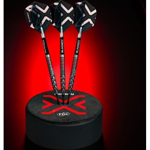 Winmau Blade X Prism Delta spalviņas, metāliski melns/sudrabs